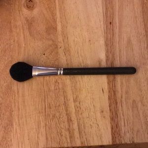 116 SYNTHETIC BLUSH BRUSH
15 cm